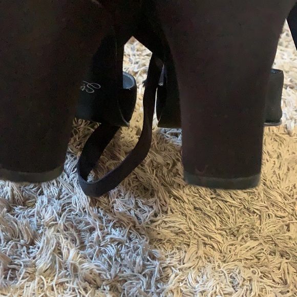 The perfect little black shoe - Picture 4 of 4